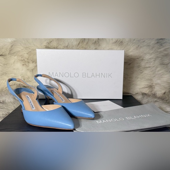Manolo Blahnik
Blue Leather Low-Heel Slingback Pump
Women’s size EU 35.5 - Picture 1 of 9